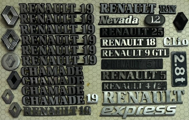 Renault 19 Chamade 4 Clio 5 emblma 25 felirat 18 21