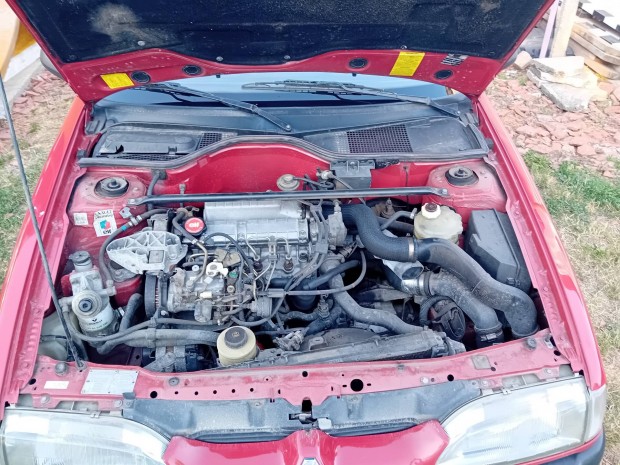 Renault 19. 1.9td karosszéria elemek szép belsővel