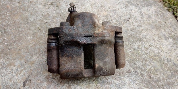 Renault 19 clio 2 thalia jobb bal els fknyereg nyeregtart 238mm