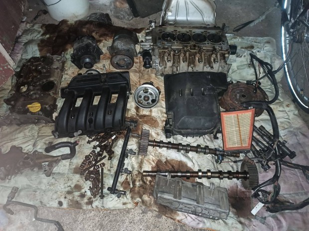 Renault 1.4 16v motor cullangokkal egyben 49000!