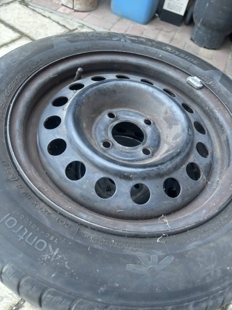 Renault 4x100 lemezfelni gumival