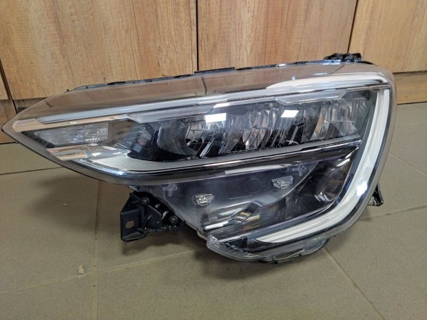 Renault Arkana bal első LED fényszóró 260602566R
