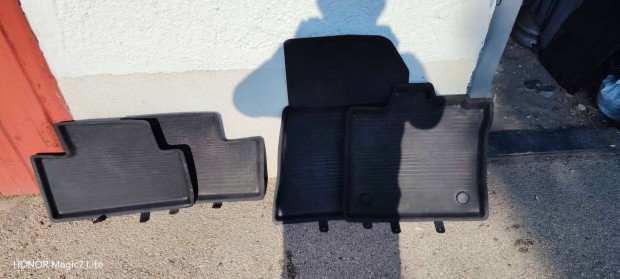 Renault Captur 2024 gumi sz�nyeg