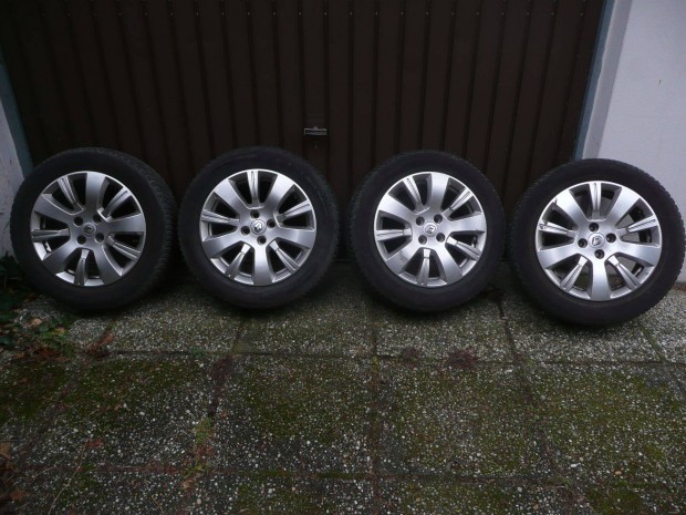 Renault Captur alufelni Michelin alpin 5 205/55 R16" tligumi