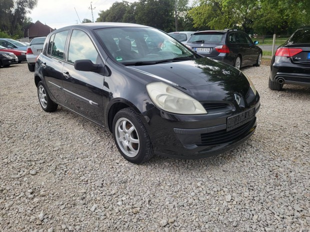Renault Clio 1.2 16V Authentique N�met Papirokkal