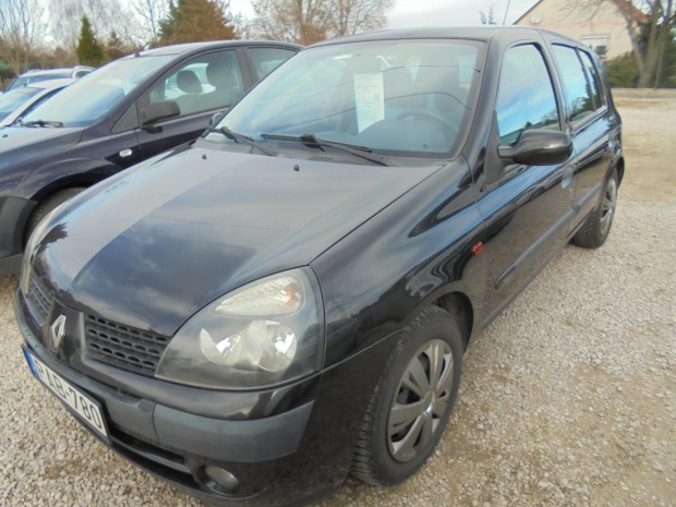 Renault Clio 1.2 16V Authentique Szervizknyves