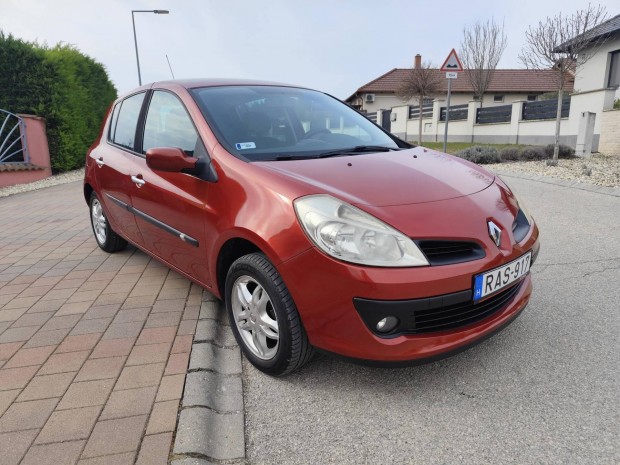 Renault Clio 1.2 16V Dynamique Plus Magasan fel...