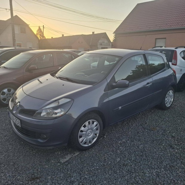 Renault Clio 1.6 16V Initiale