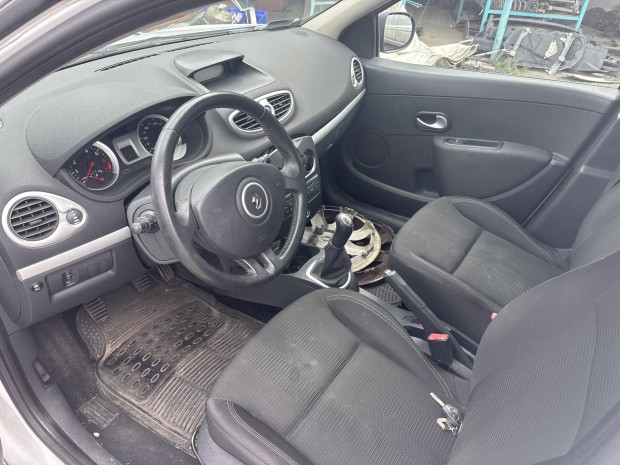 Renault Clio 2011 1.2 55kw alkatrészei eladók