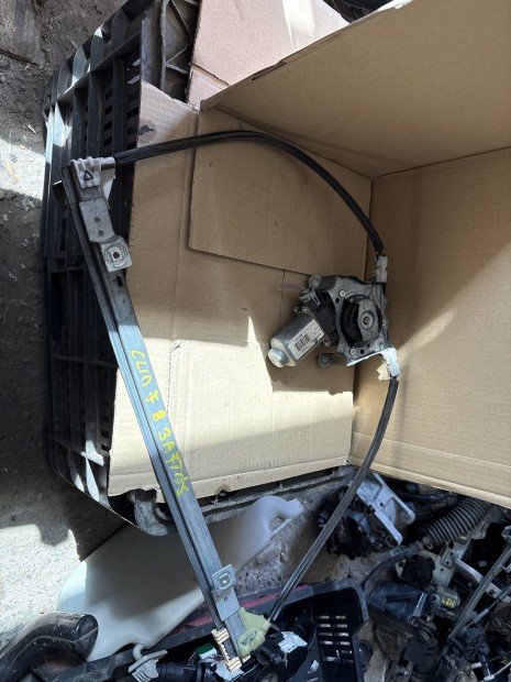 Renault Clio 2 jobb els ablakemel