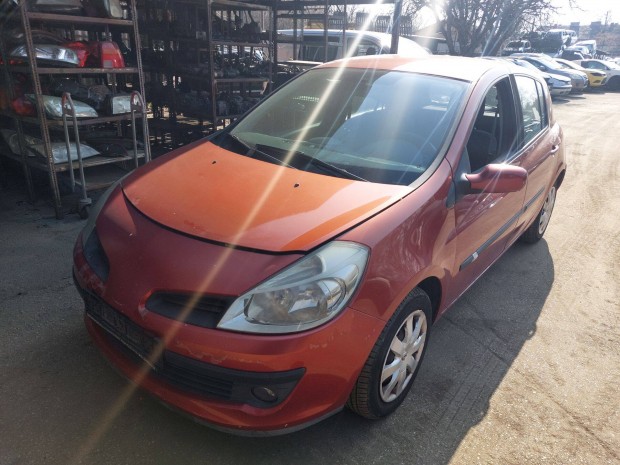 Renault Clio 2 karossz�ria elemei TEB76