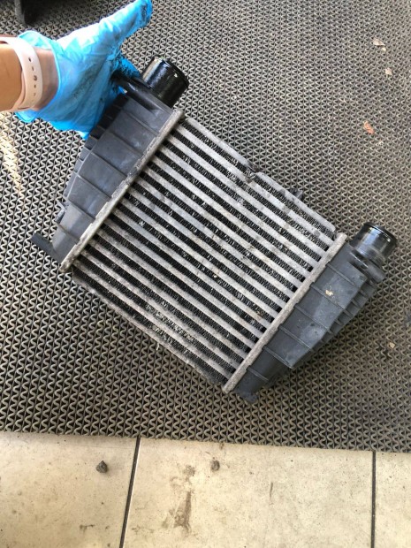Renault Clio III Intercooler hűtő 8200471885A posta megoldható