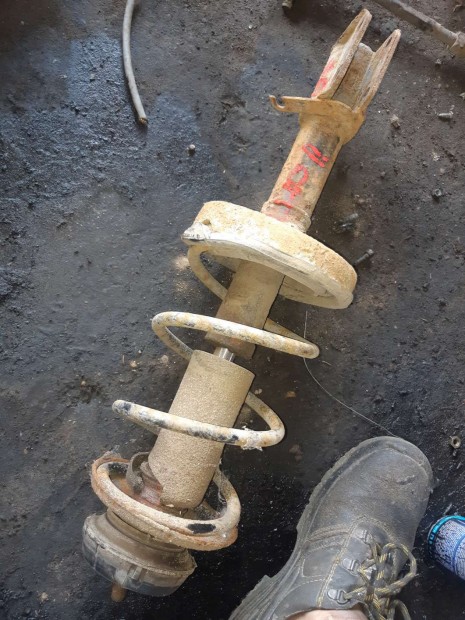 Renault Clio II Bal Els� Leng�scsillap�t� + Rug�