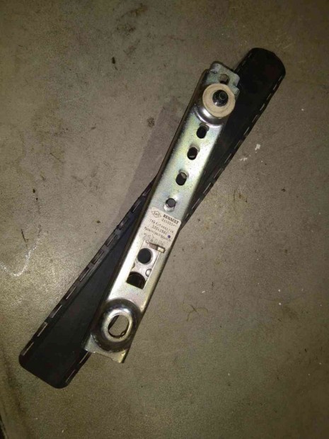 Renault Clio II Biztons�gi �v Magass�g �ll�t�