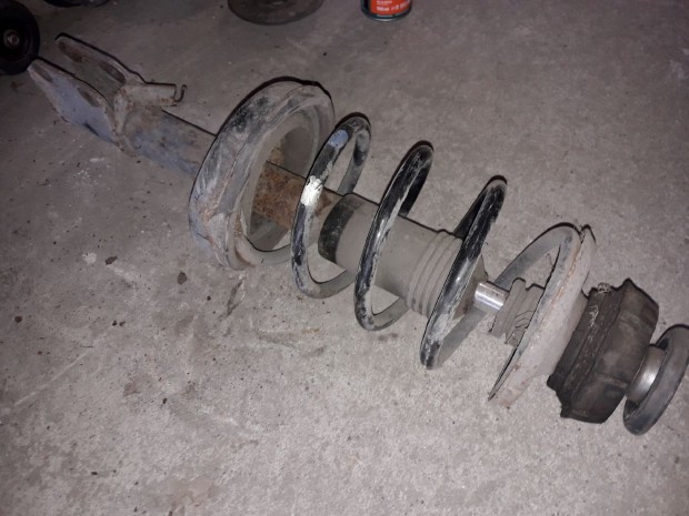 Renault Clio II Jobb Els� Leng�scsillap�t� + Rug�