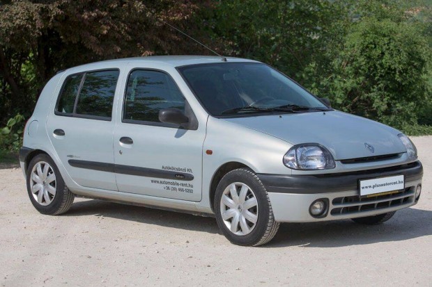 Renault Clio Rent a car in Budapest autóbérlés bérautó ár árak csak 3