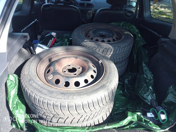 Renault Clio haszn�lt lemezfelni t�li gumival elad�