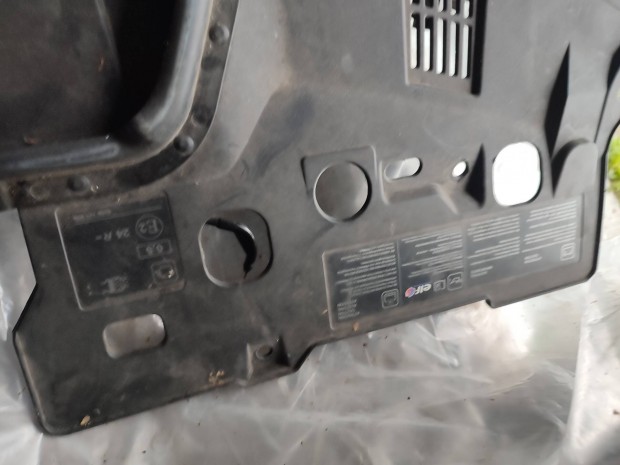 Renault Clio homlokfal menetfennyel zarral