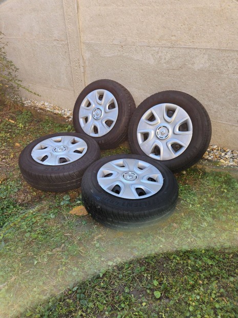 Renault/Dacia/Nissan/Honda lemezfelni nyri gumival (4x100) 185/65 R15
