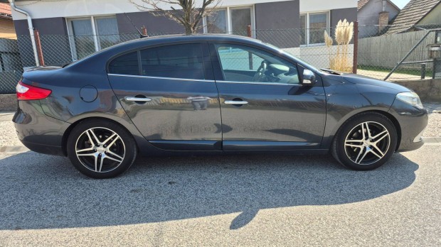 Renault Fluence 2.0 benzin 140Le gy�ri f�nyez�s 2. tulaj b�zs bels�