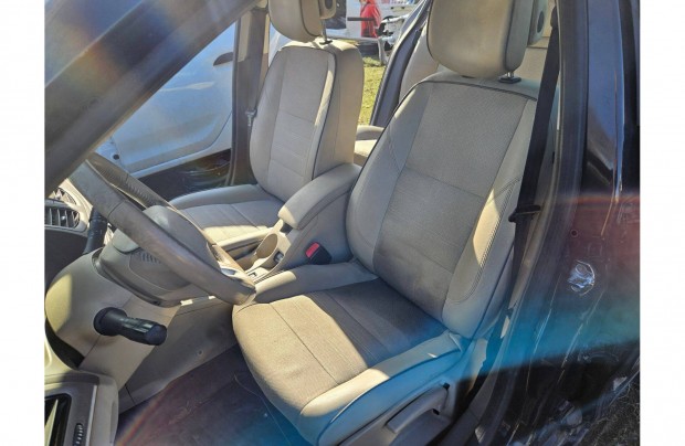 Renault Fluence bézs félbőr ülés ülések belső 2010-