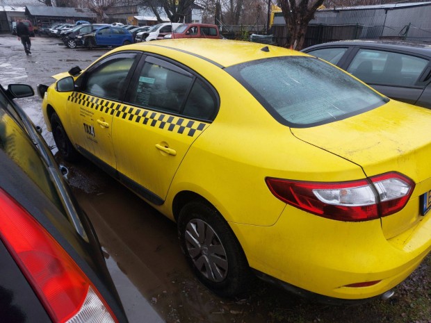 Renault Fluence karosszria elemei srga