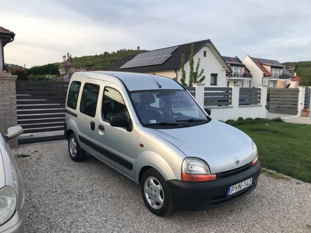 Renault Kangoo 1.6 16v 5 személyes
