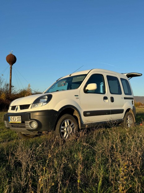 Renault Kangoo 1.9 dCi Komfort 4x4_Karbantartott_tetcsomag_vonhorog