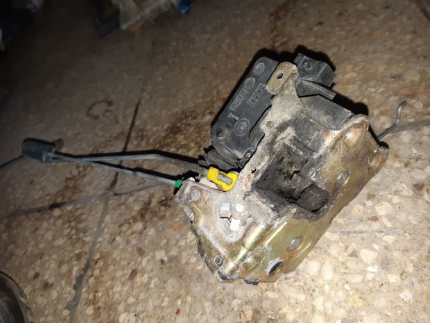 Renault Kangoo I Bal Els� Ajt� Z�rszerkezet