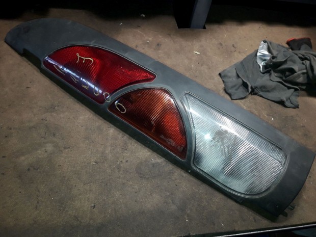 Renault Kangoo I Jobb H�ts� L�mpa