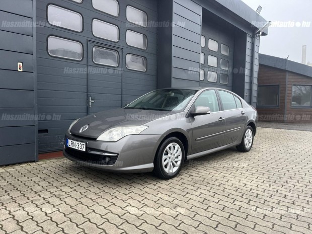Renault Laguna 1.5 dCi Expression Szervizk�nyv...