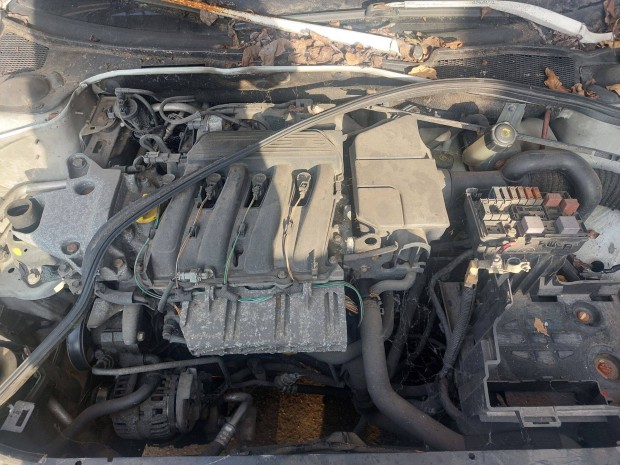 Renault Laguna 2 1.6 komplett motor K4MD710D