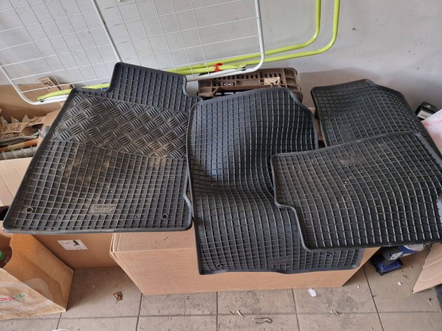 Renault Laguna III. gumisz�nyeg garnit�ra