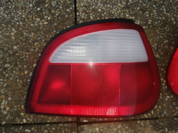 Renault Laguna II h�ts� l�mpa p�r 