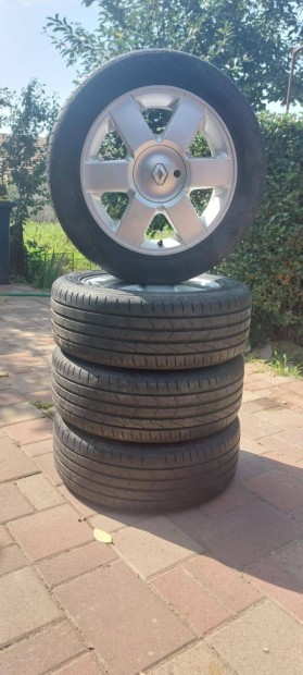Renault Laguna I , alufelni szett nyárigumival