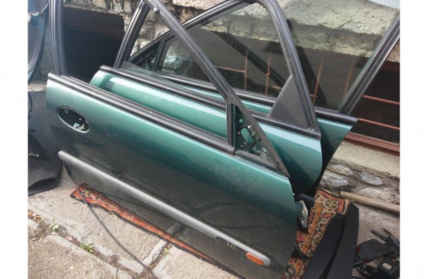 Renault Laguna I jobb els ajt hibtlan llapotban! Teljesen rozsda 