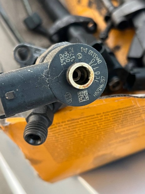 Renault Master 2.5 porlaszt�cs�cs injektor fel�j�tott elad�