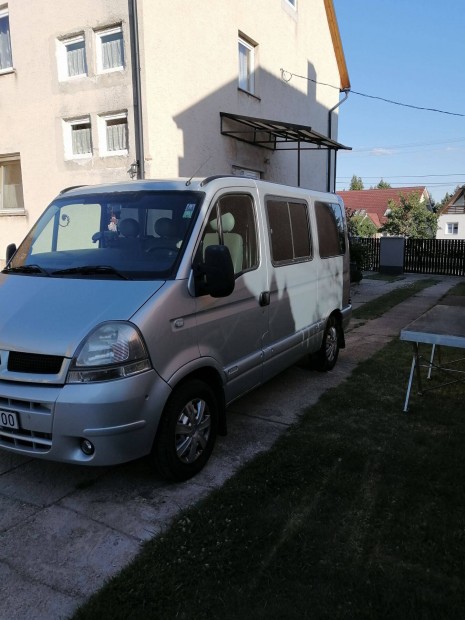 Renault Master 9 szem�lyes kisbusz