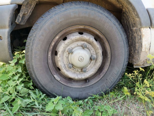 Renault Master, Opel Movano 60-70 %-s 2 db 15" gumik, felnik 15" 16"