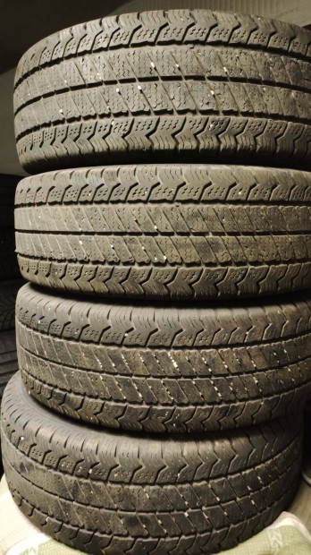 Renault Master gumi 215/65R16C felnivel 4db