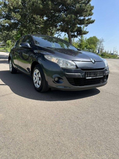 Renault Megane 1.6 Dynamique 3 v Garancia/Navi...