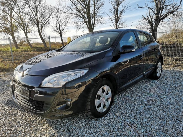 Renault Megane 1.6 Dynamique Szervizknyves.Tem...