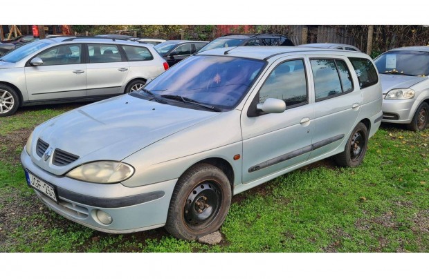 Renault Megane 1-es 2001-es év 1.6 16v alkatrészei eladók