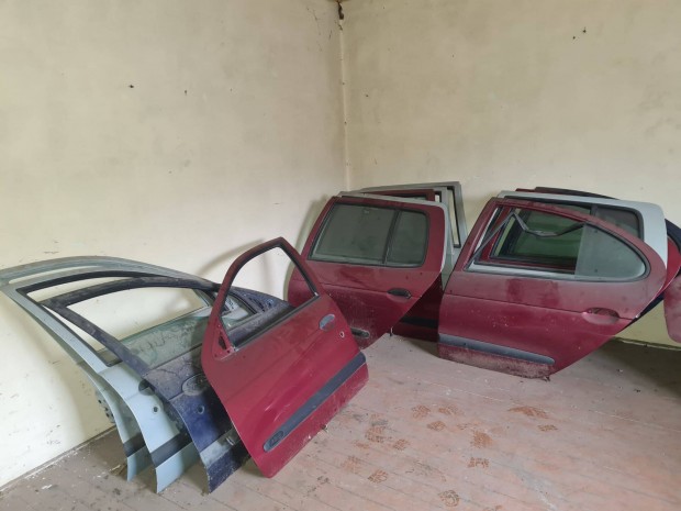 Renault Megane 1-es ajtók (96-02) kombi 5 ajtós és sedan