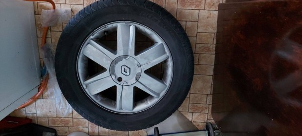 Renault Megane 2 gyri alufelni 225-s gumikkal