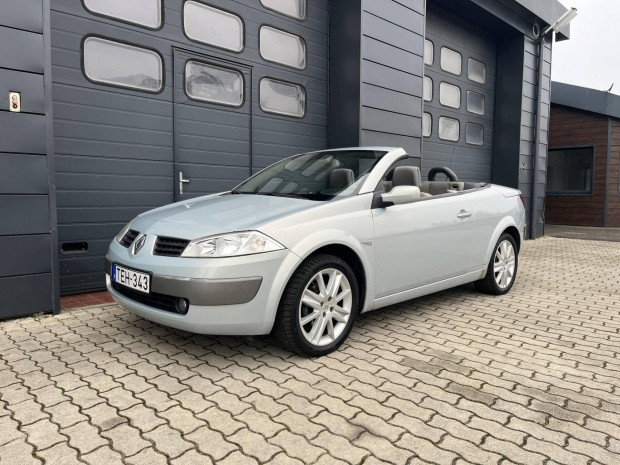 Renault Megane CC 1.6 Privilege Szervizknyv /...