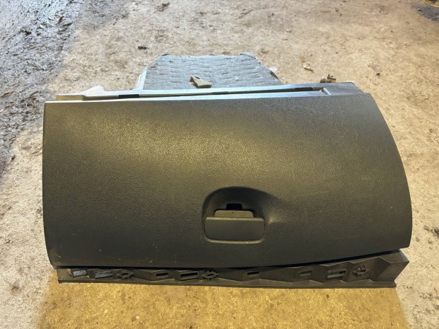 Renault Megane III 3 Fluence keszty�tart� 