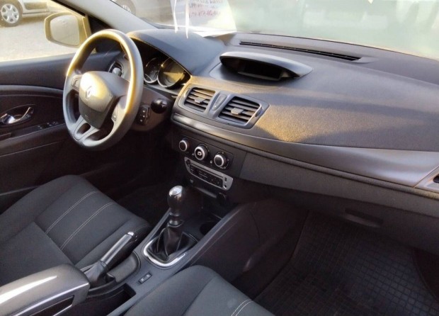 Renault Megane III facelift lgzsk szett