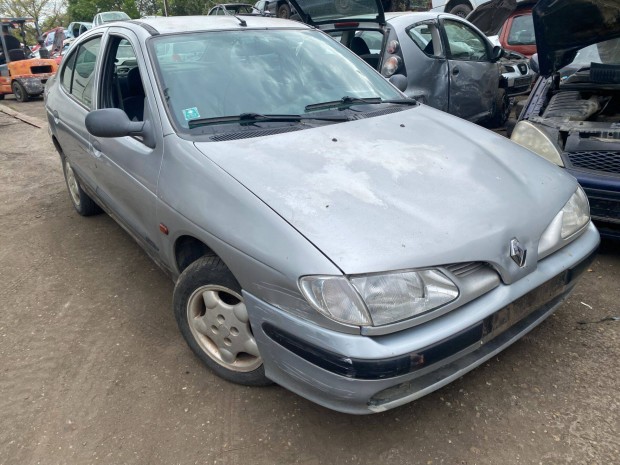 Renault Megane I (1998) 1.4i E7J3 Alkatrszek #M1627