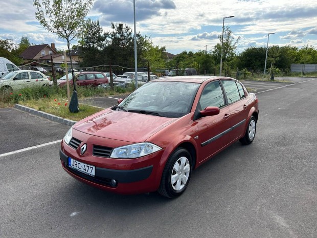 Renault Megane Limousine 1.4 Authentique Friss...